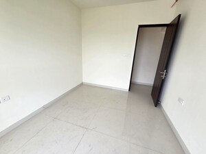 Room in 2 BHK Apartment at Sheth Avante, Kanjurmarg West – for Rent