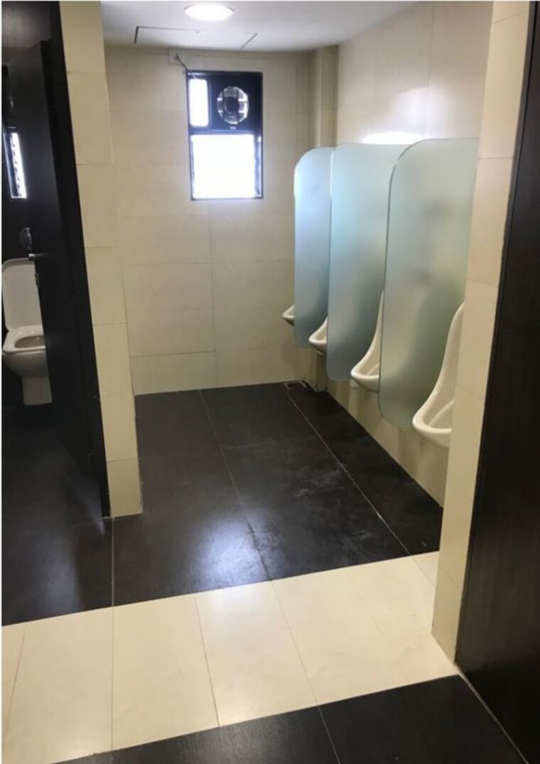 Bathroom, andheri east Commercial Office Space in IT/SEZ 16500 Sq.Ft. In Andheri East Mumbai 10611110