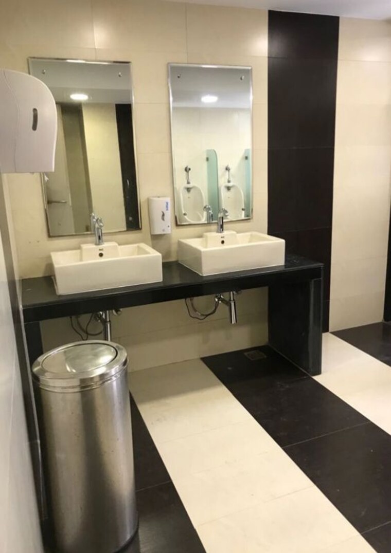 Attached Bathroom, andheri east Commercial Office Space in IT/SEZ 16500 Sq.Ft. In Andheri East Mumbai 10611110