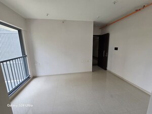 Room in 1.5 BHK Apartment at Kalpataru Elitus, Mulund West – for Rent