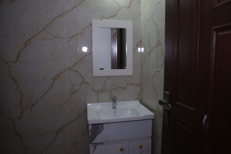 Bathroom, vasant kunj 4 Bedroom 2200 Sq.Ft. Apartment In Vasant Kunj Delhi 10611108