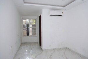 Room in 4 BHK Apartment at Vasant Kunj – for Rent