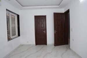 Room in 4 BHK Apartment at Vasant Kunj – for Rent