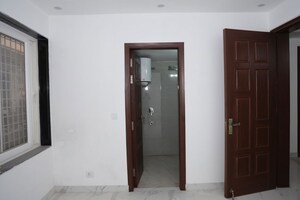 Room in 4 BHK Apartment at Vasant Kunj – for Rent