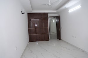 Room in 4 BHK Apartment at Vasant Kunj – for Rent