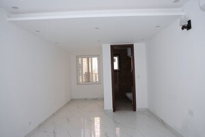 Room in 4 BHK Apartment at Vasant Kunj – for Rent