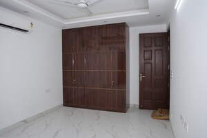 Room in 4 BHK Apartment at Vasant Kunj – for Rent