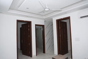 Room in 4 BHK Apartment at Vasant Kunj – for Rent