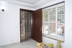Room in 4 BHK Apartment at Vasant Kunj – for Rent