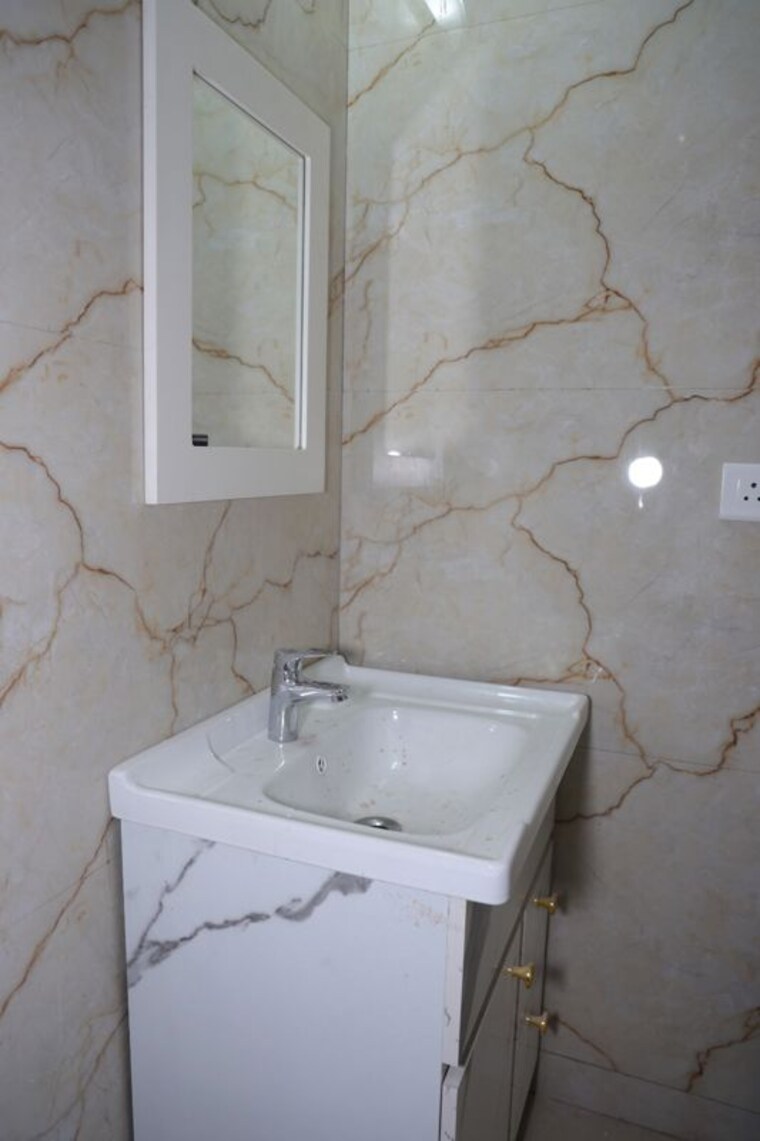 Bathroom, vasant kunj 4 Bedroom 2200 Sq.Ft. Apartment In Vasant Kunj Delhi 10611108