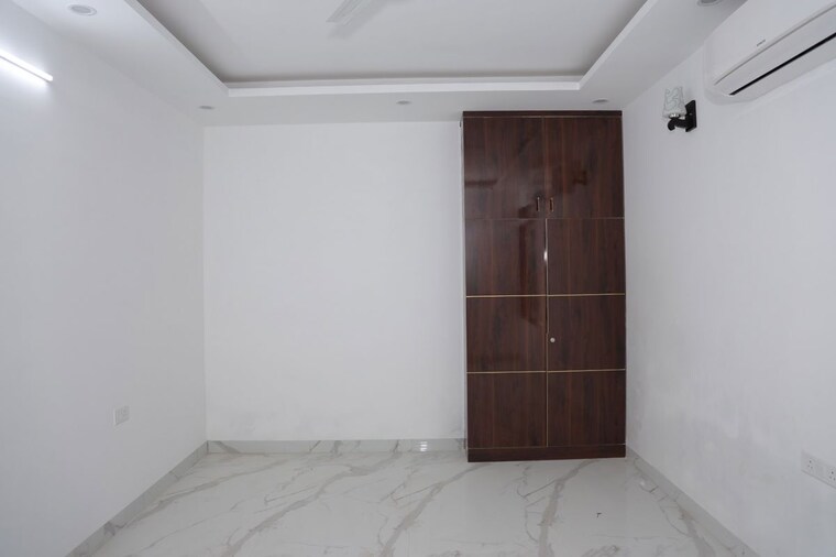 Room, vasant kunj 4 Bedroom 2200 Sq.Ft. Apartment In Vasant Kunj Delhi 10611108