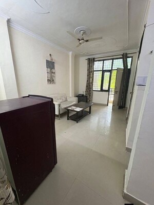 Team Area in 1 BHK Builder Floor at Sushant Lok I – for Rent