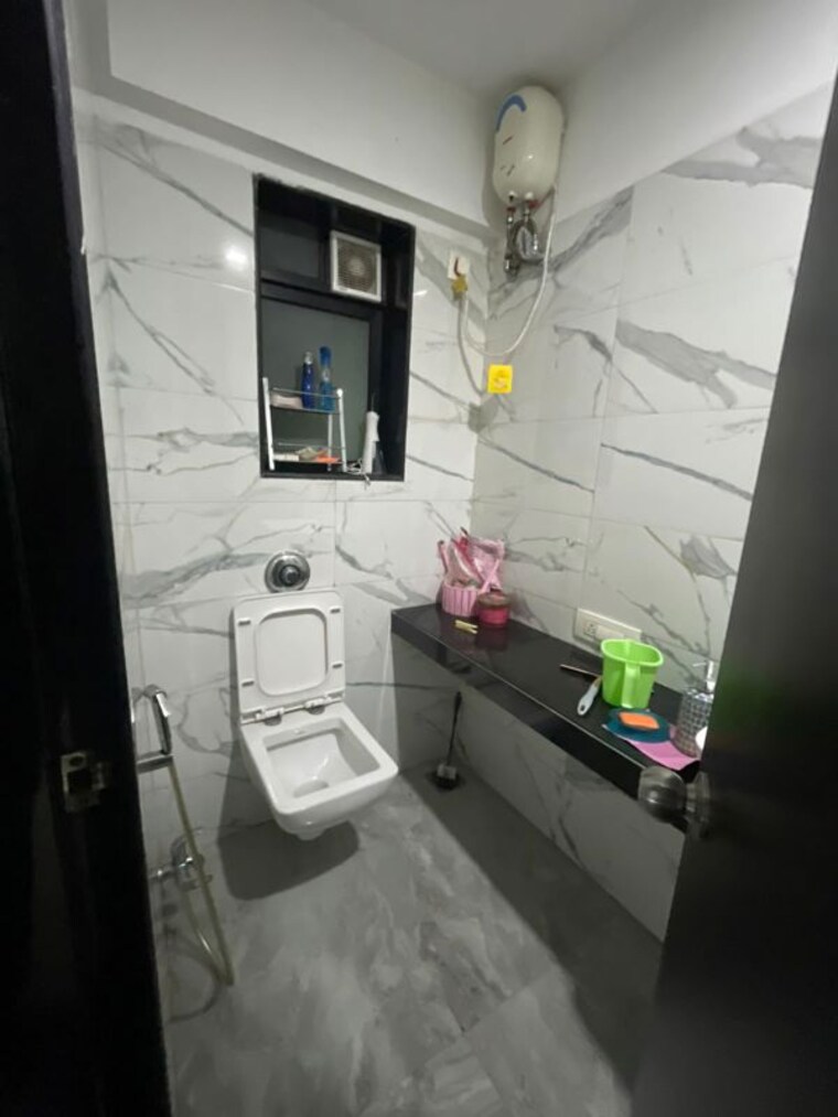 Bathroom, hubtown-hill-crest 2 Bedroom 730 Sq.Ft. Apartment In Andheri East Mumbai 10611131