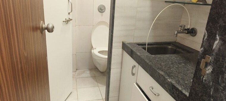 Bathroom, sahar-plaza Commercial Office Space 525 Sq.Ft. In Andheri East Mumbai 10611137