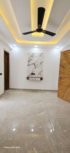 Room in 3 BHK Builder Floor at Lucky The Palm Valley, Sector 1 Greater Noida – for Sale