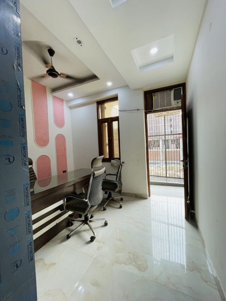 Team Area, sector 73 2 Bedroom 1100 Sq.Ft. Builder Floor In Sector 73 Noida 10611148