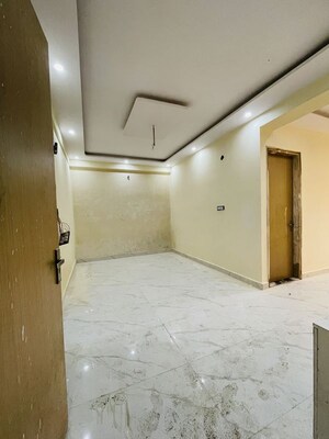 Room in 3 BHK Builder Floor at Sector 73 – for Sale