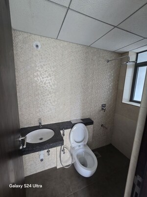Bathroom in 1.5 BHK Apartment at Kalpataru Elitus, Mulund West – for Rent