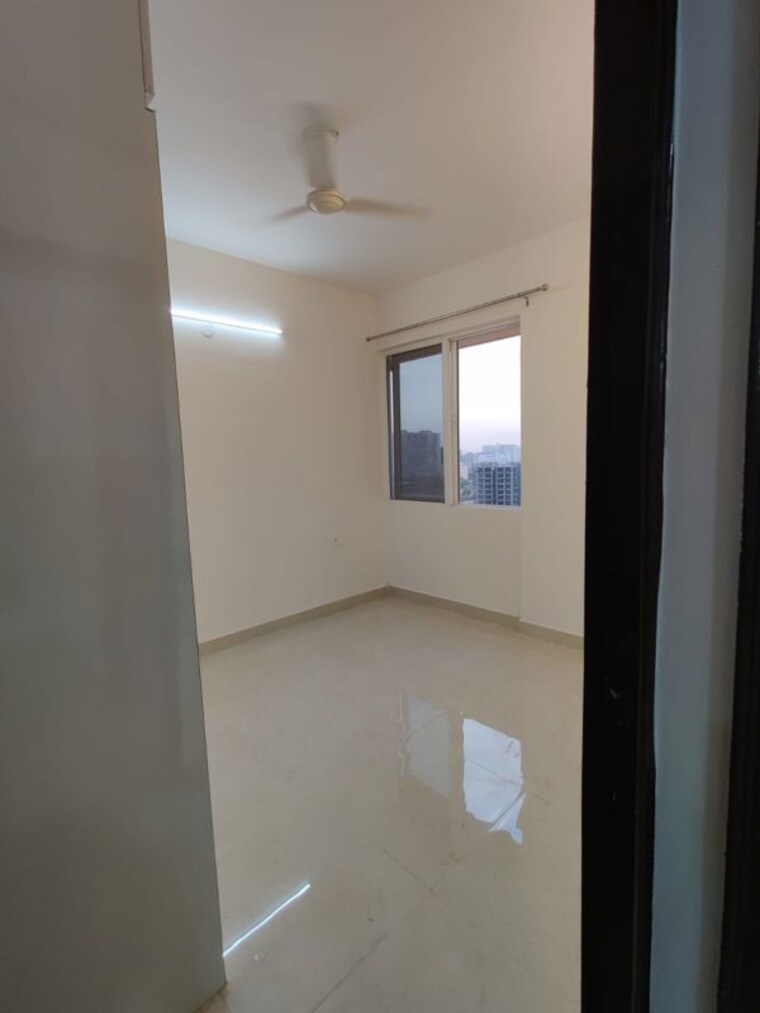 Room, rof-aalayas-phase-2 3 Bedroom 1010 Sq.Ft. Apartment In Sector 102 Gurgaon 10611146