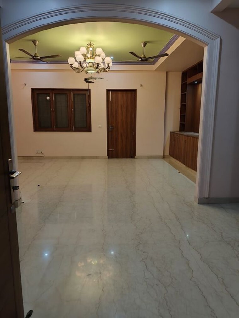 Room, sector 46 4 Bedroom 3250 Sq.Ft. Builder Floor In Sector 46 Faridabad 10611157