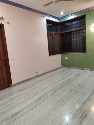 Room in 4 BHK Builder Floor at Sector 46 – for Rent