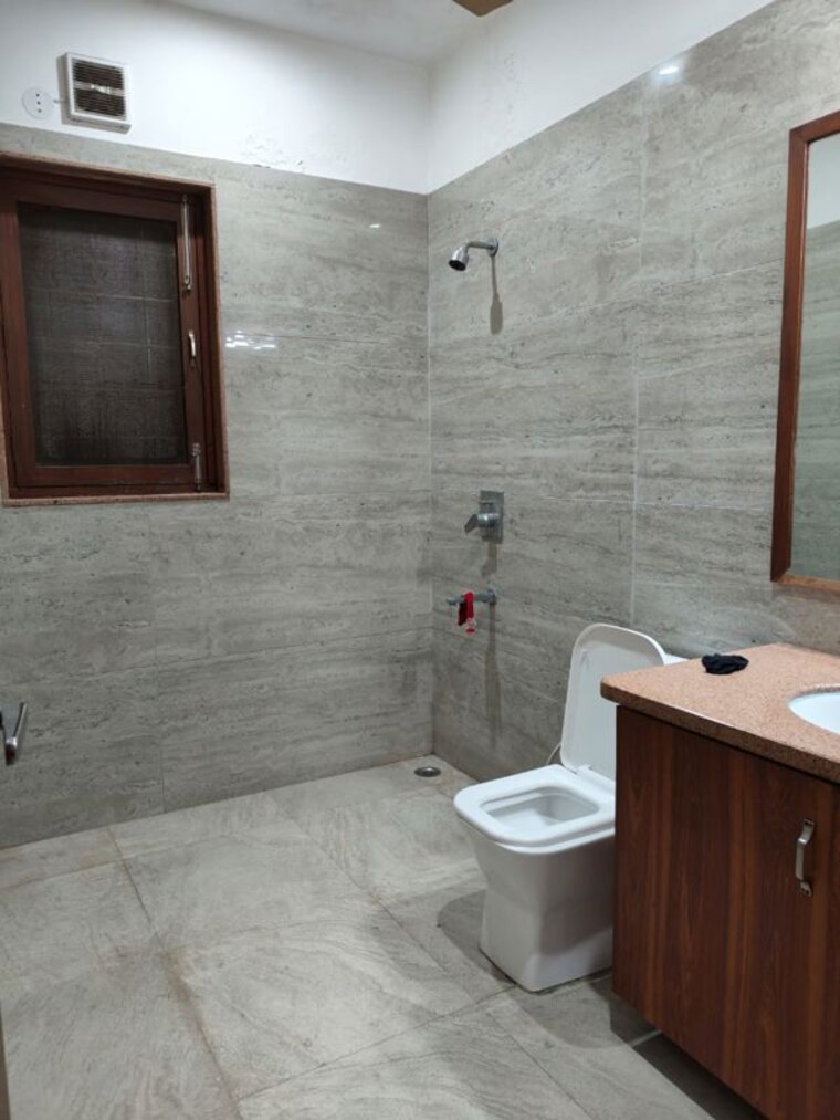 Bathroom, sector 46 4 Bedroom 3250 Sq.Ft. Builder Floor In Sector 46 Faridabad 10611157