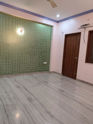 Room in 4 BHK Builder Floor at Sector 46 – for Rent