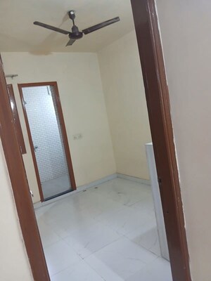 Room in 3 BHK Builder Floor at Sector 38 – for Rent