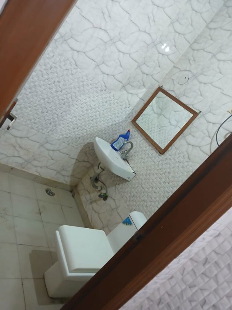 Attached Bathroom, sector 38 3 Bedroom 1800 Sq.Ft. Builder Floor In Sector 38 Gurgaon 10611159