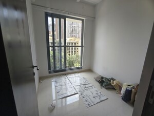 Room in 1.5 BHK Apartment at Kalpataru Elitus, Mulund West – for Rent