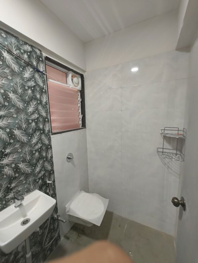 Bathroom, re-form-delta-house 1 Bedroom 390 Sq.Ft. Apartment In Goregaon East Mumbai 10611199