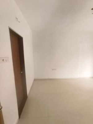 Room in 2 BHK Apartment at Avant Hillway, Goregaon East – for Rent