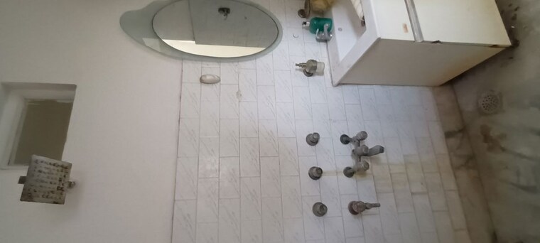 Bathroom, sector 16 3 Bedroom 2850 Sq.Ft. Independent House In Sector 16 Faridabad 10611191