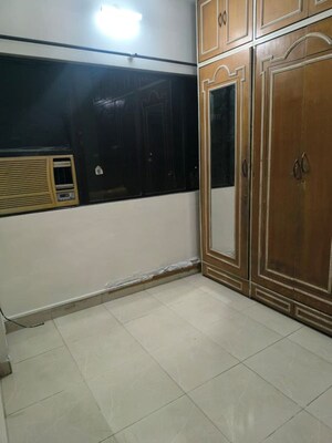 Room in 1 BHK Apartment at Milind Madhura Tower, Amboli – for Rent