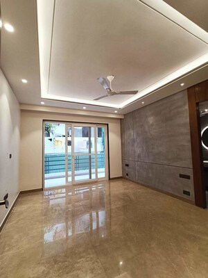 Bedroom in 3 BHK Builder Floor at Sector 42 – for Rent