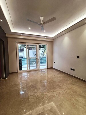 Room in 3 BHK Builder Floor at Sector 42 – for Rent