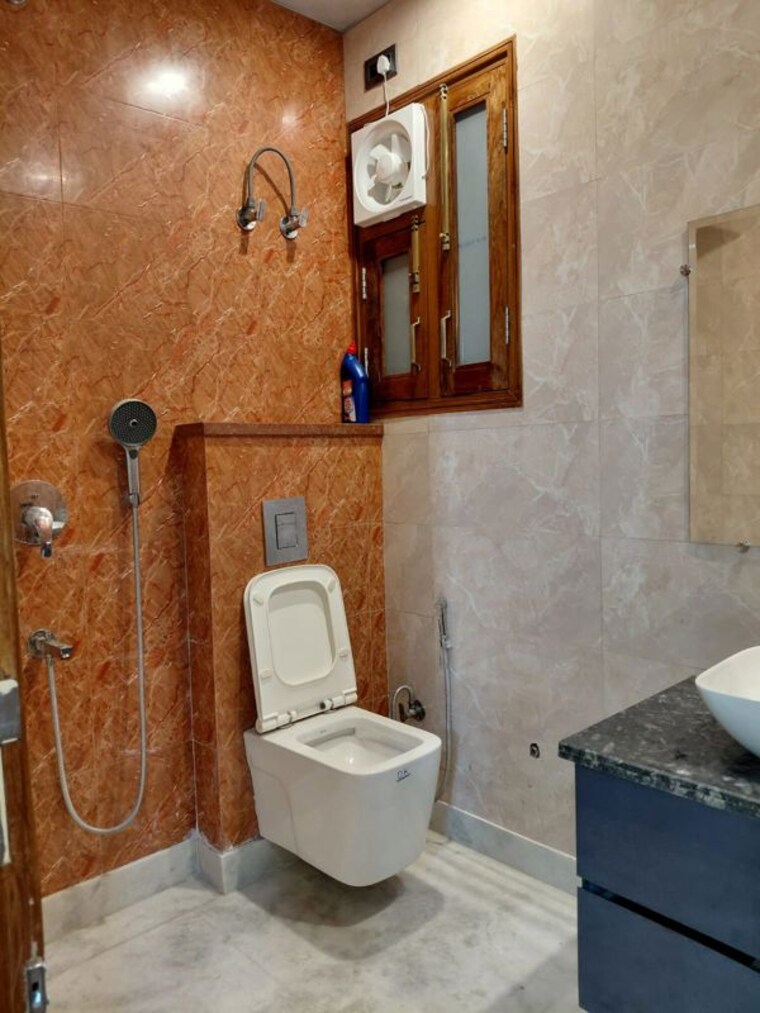 Bathroom, rwa-apartments-sector-108 2 Bedroom 200 Sq.Mt. Builder Floor In Sector 108 Noida 10611244