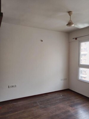 Room in 2 BHK Apartment at Godrej Aqua, International Airport Road – for Rent