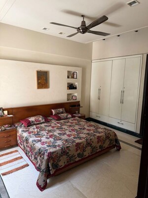 Bedroom in 3 BHK Builder Floor at Sector 31 – for Rent