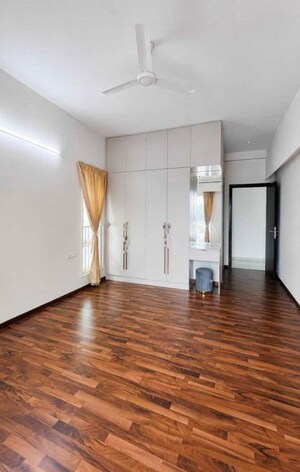 Room in 4 BHK Apartment at L&T Raintree Boulevard Phase 2, Hebbal – for Rent