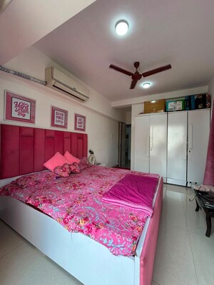 Bedroom in 2 BHK Apartment at Ameya Apartment Khar, Khar West – for Rent
