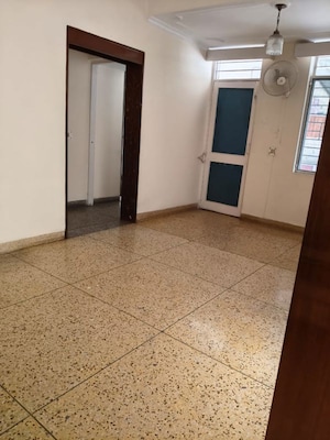 Building Lobby in 2.5 BHK Villa at Sector 30 – for Rent