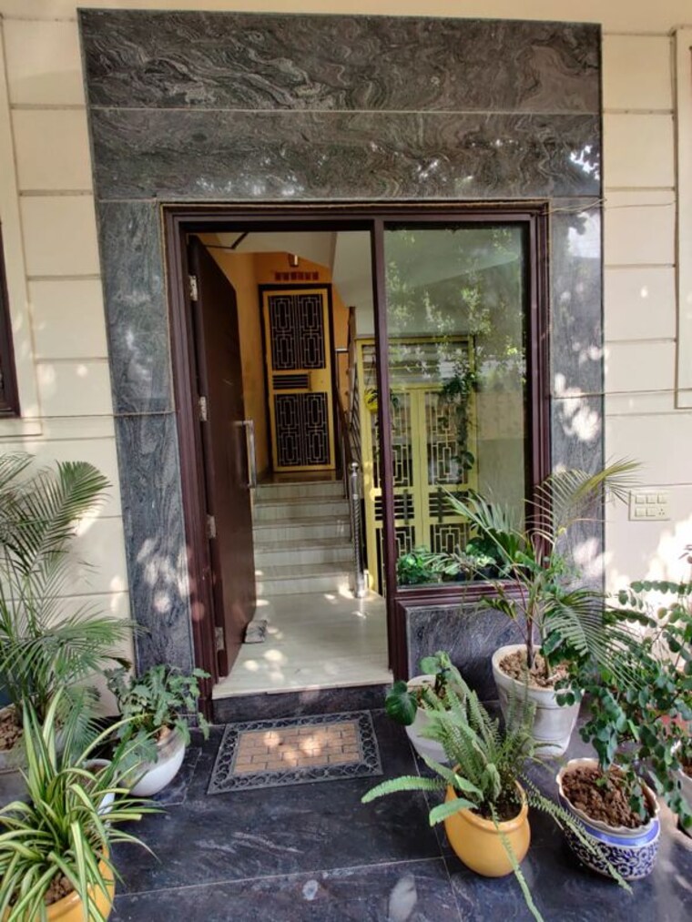 Living Room, sushant lok i 1 Bedroom 215 Sq.Yd. Builder Floor In Sushant Lok I Gurgaon 10611323