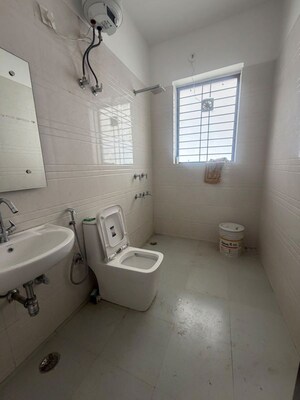 Bathroom in 2 BHK Builder Floor at Sector 38 – for Rent