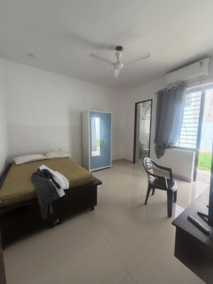 Room in 2 BHK Builder Floor at Sector 38 – for Rent