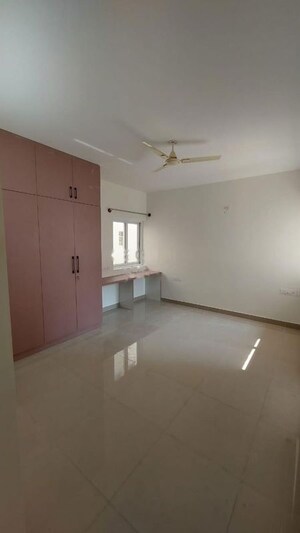 Room in 2 BHK Apartment at Mantri Webcity, Hennur Road – for Rent
