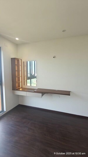 Room in 2 BHK Apartment at Purva Atmosphere, Thanisandra Main Road – for Rent