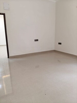 Room in 3.5 BHK Villa at Sector 46 – for Rent