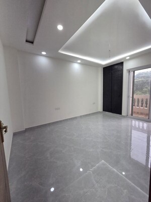 Room in 4 BHK Builder Floor at Green Fields Colony – for Sale
