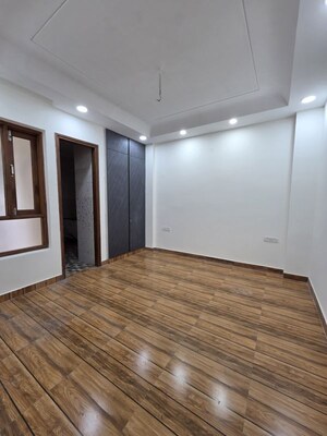 Room in 4 BHK Builder Floor at Green Fields Colony – for Sale